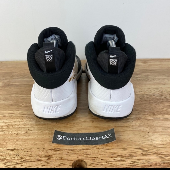 Nike Team Hustle D 9 Sneakers Black/Gold Sneakers - Picture 4 of 8